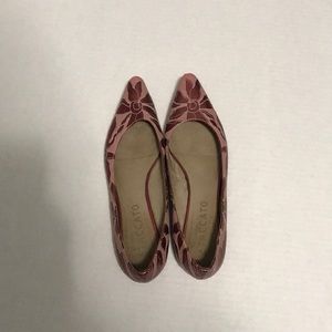 Dusty pink leather pointy floral flats 41 or women’s 10 leather metallic
